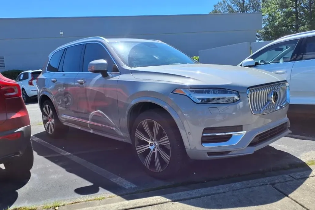 2024 Volvo XC90 T8 Ultimate photo 1