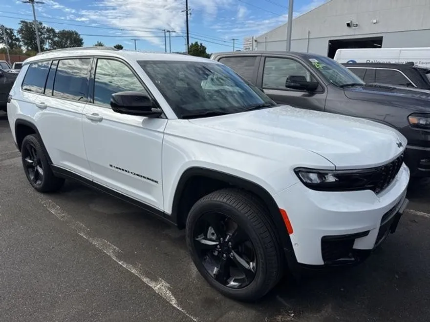 2025 Jeep Grand Cherokee Limited photo 1