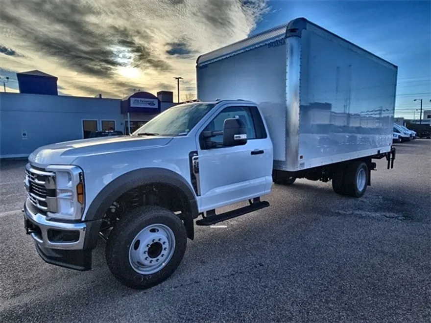 2024 Ford F-600 photo 1