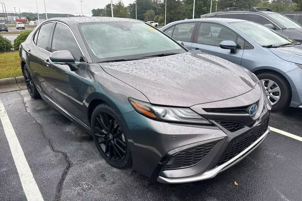 2022 Toyota Camry Hybrid XSE photo 1