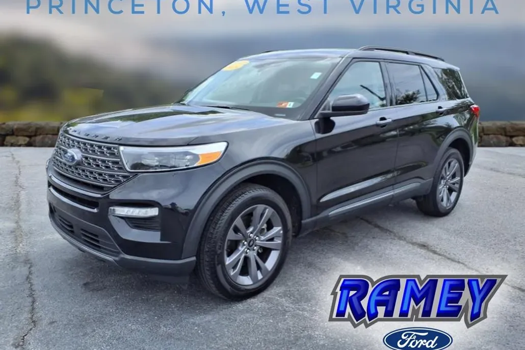 2024 Ford Explorer XLT photo 1
