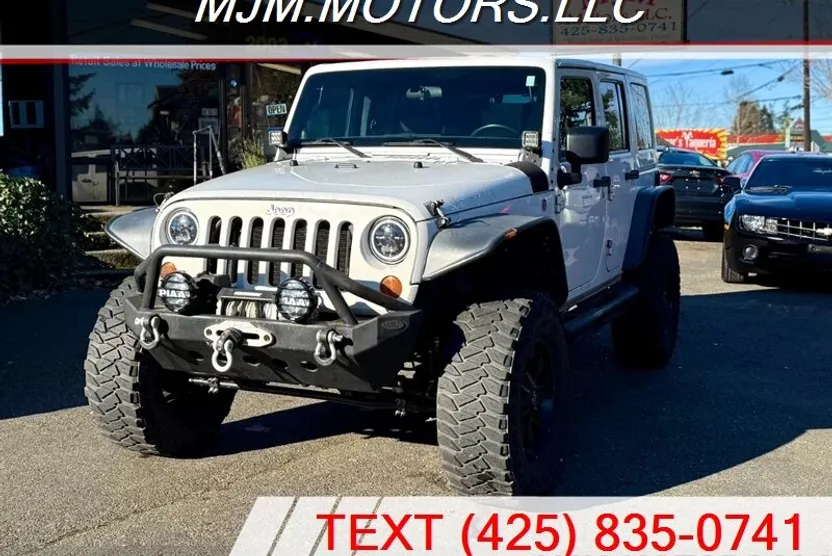 2012 Jeep Wrangler Sahara photo 1
