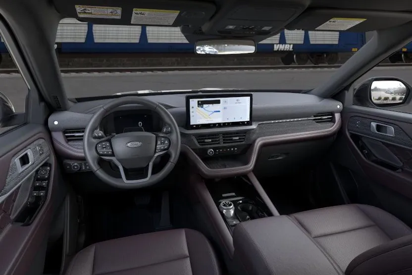 2025 Ford Explorer Platinum photo 1