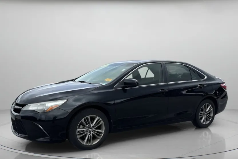 2017 Toyota Camry SE photo 1