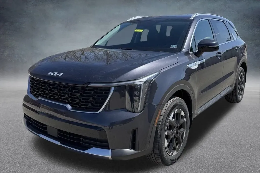 2025 Kia Sorento S photo 1