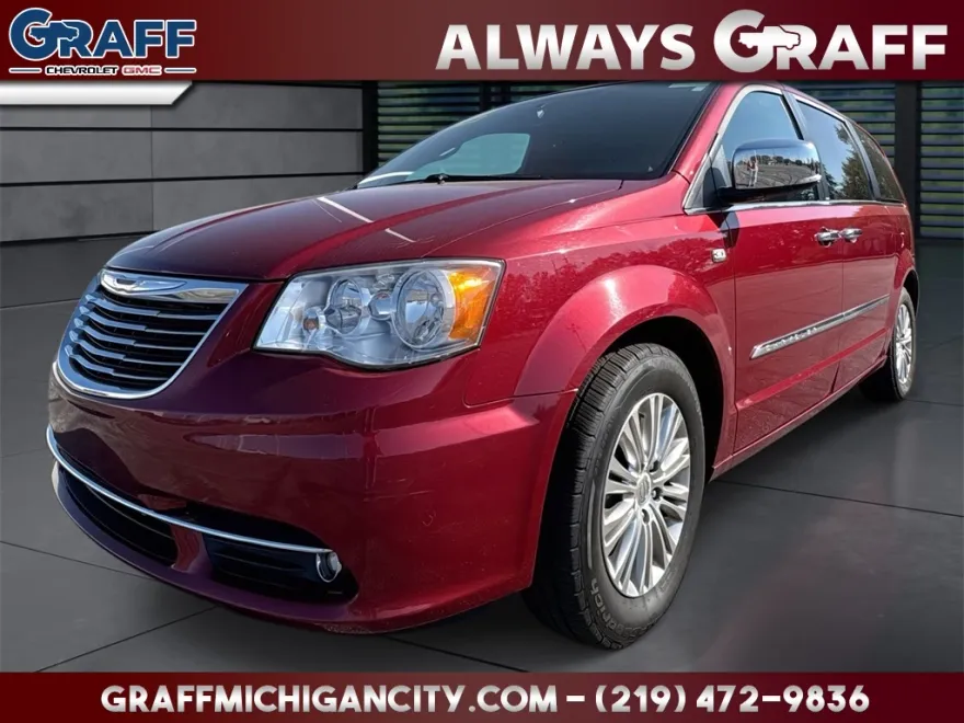 2014 Chrysler Town & Country photo 1