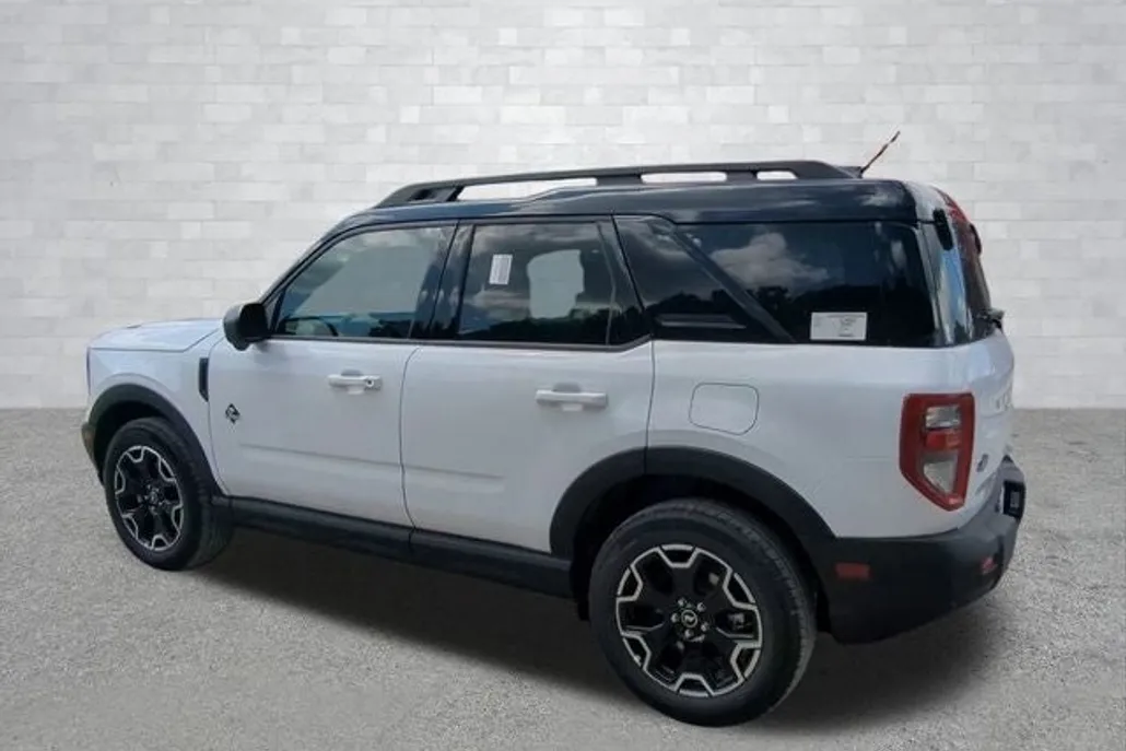 2025 Ford Bronco Sport Outer Banks photo 1