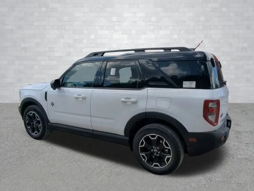 2025 Ford Bronco Sport Outer Banks photo 1