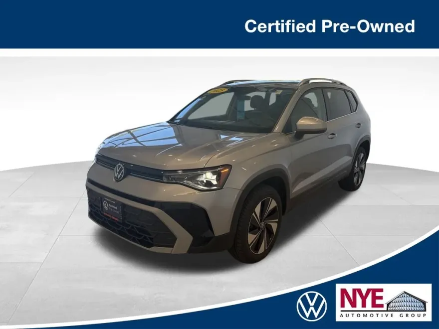 2025 Volkswagen Taos SE photo 1