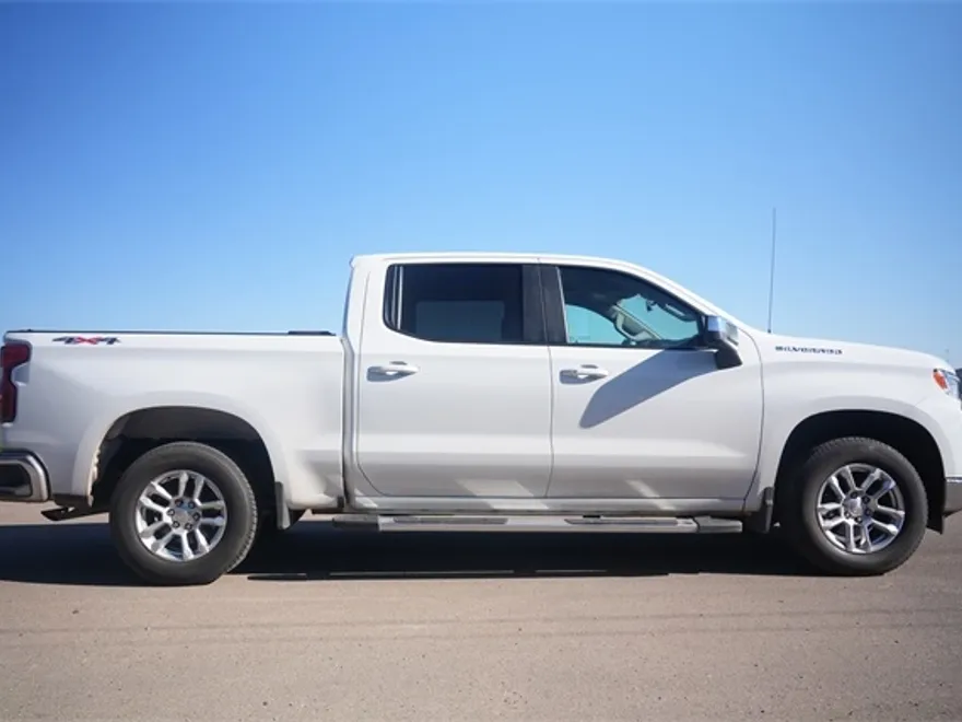 2022 Chevrolet Silverado 1500 LT photo 1