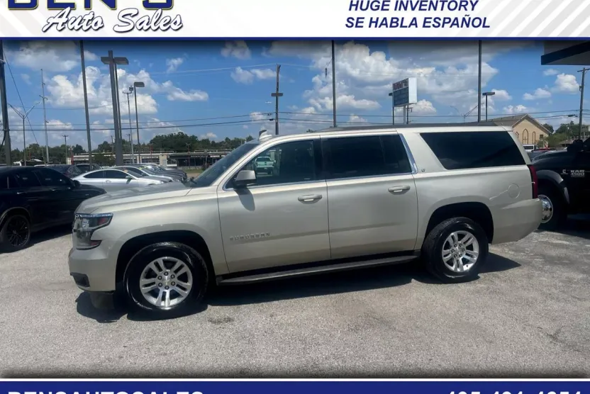 2016 Chevrolet Suburban LT photo 1