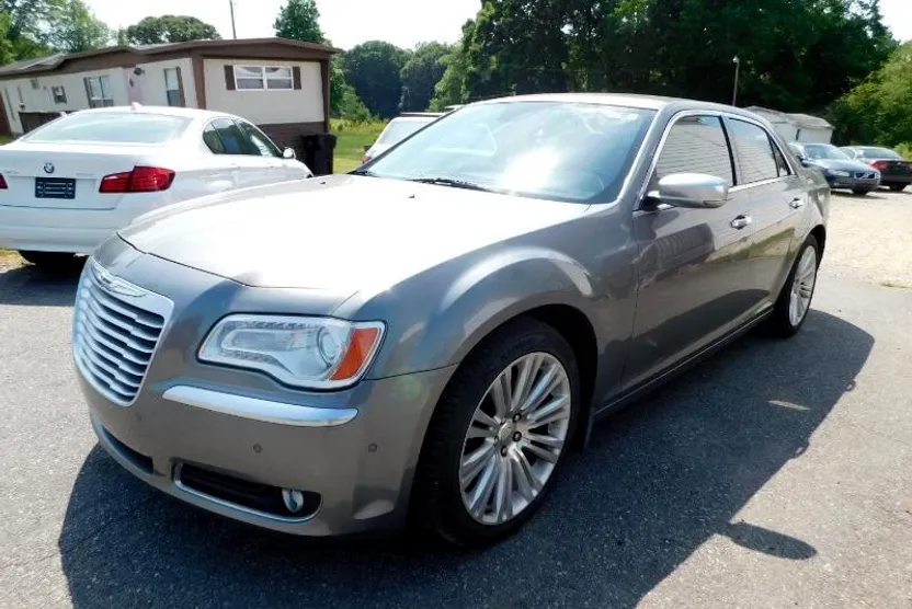 2012 Chrysler 300 C photo 1