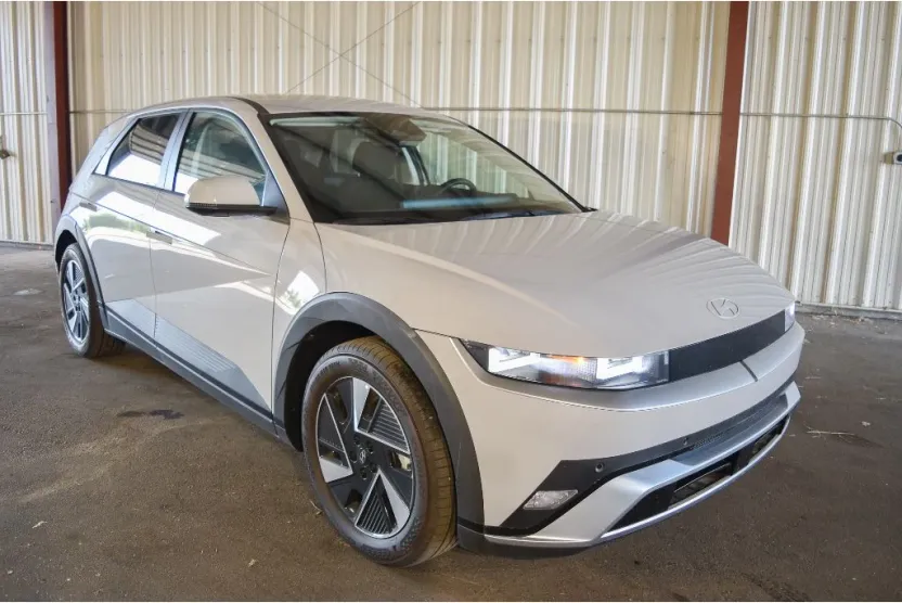 2025 Hyundai Ioniq 5 SE photo 1