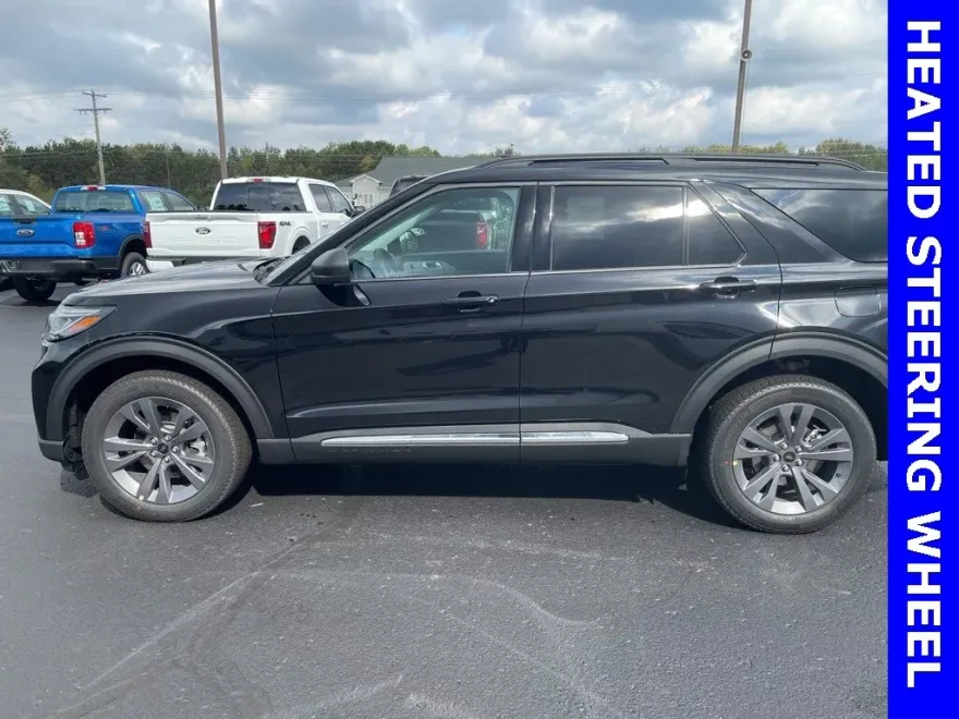 2025 Ford Explorer photo 1