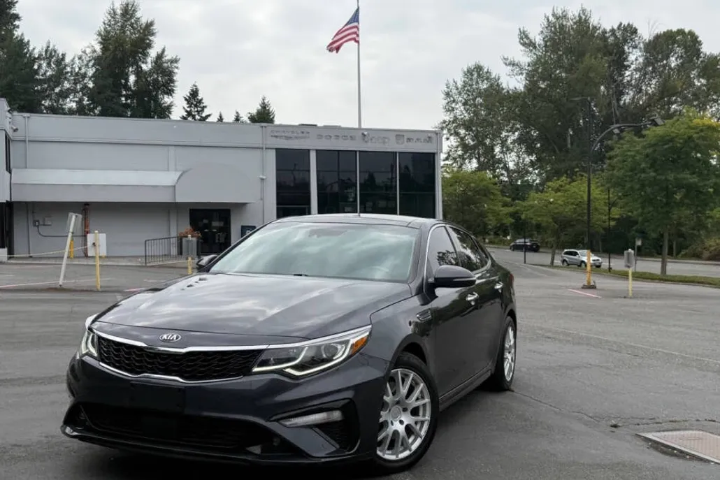 2019 Kia Optima EX photo 1