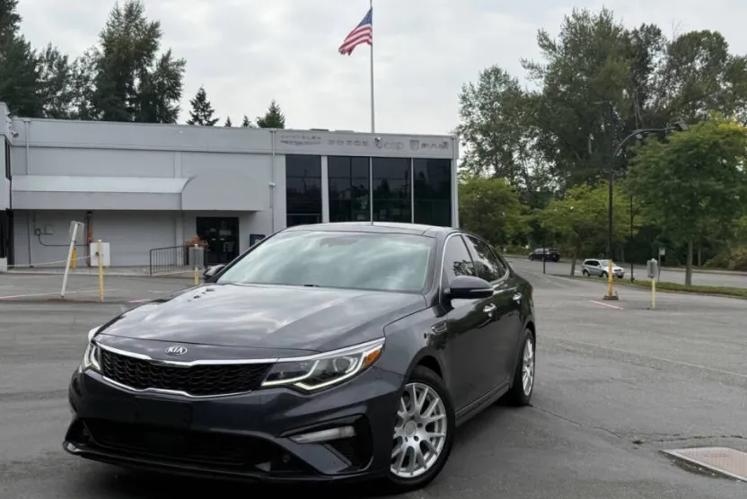 2019 Kia Optima EX photo 1
