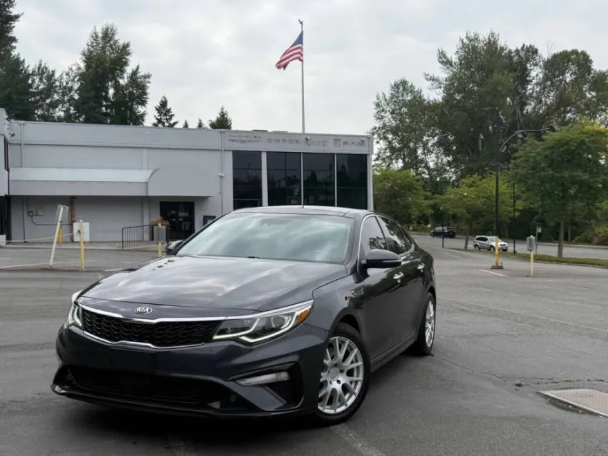 2019 Kia Optima EX photo 1