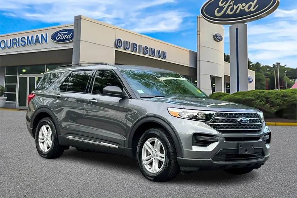 2023 Ford Explorer XLT photo 1