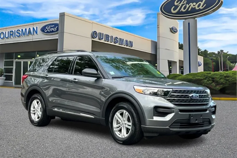 2023 Ford Explorer XLT photo 1