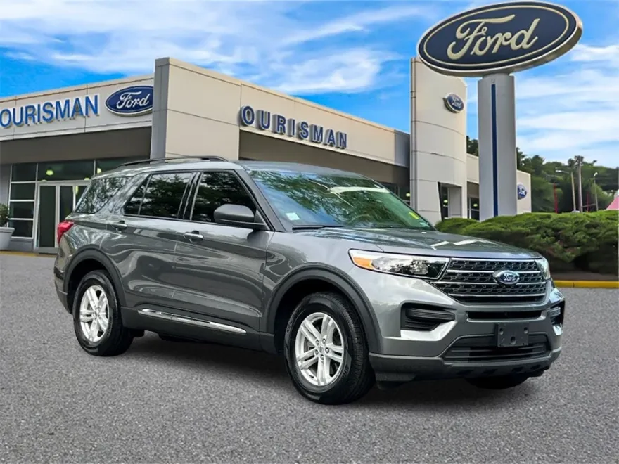 2023 Ford Explorer XLT photo 1