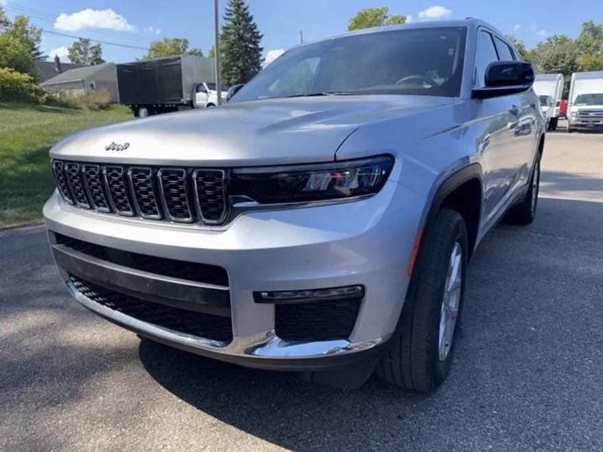 2023 Jeep Grand Cherokee Limited photo 1