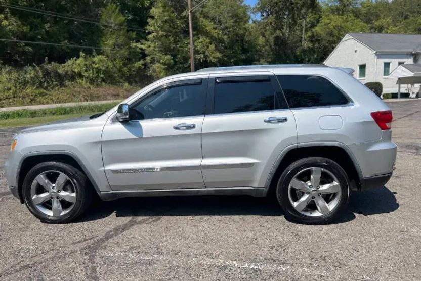 2011 Jeep Grand Cherokee Overland photo 1