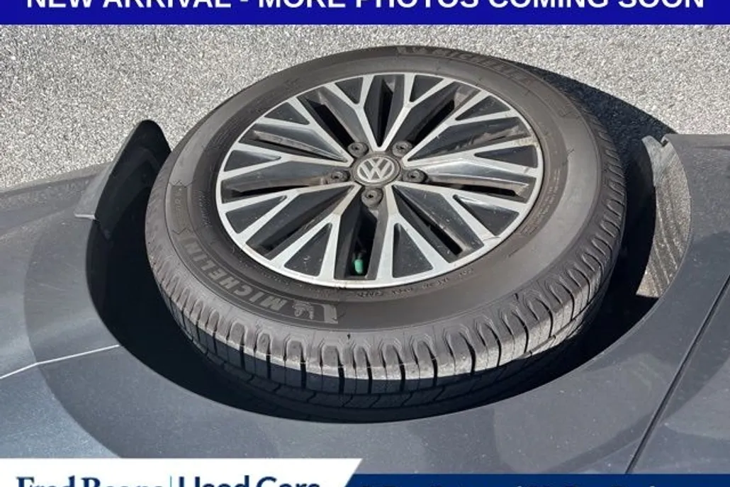 2019 Volkswagen Jetta SEL photo 1