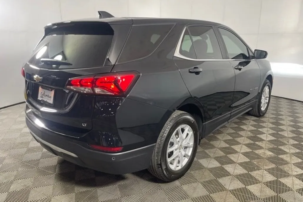 2024 Chevrolet Equinox LT photo 1