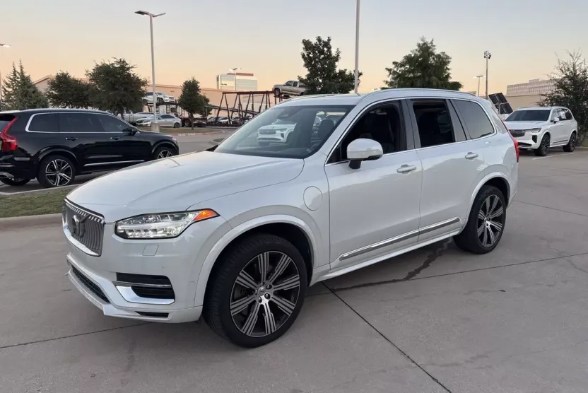 2023 Volvo XC90 Recharge T8 Plus photo 1