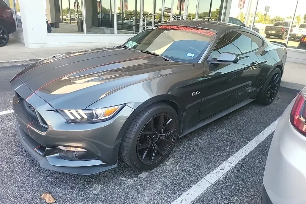 2017 Ford Mustang GT photo 1