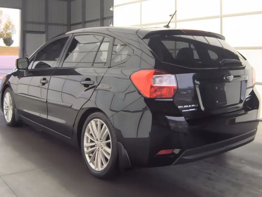2013 Subaru Impreza 2.0i Premium photo 1