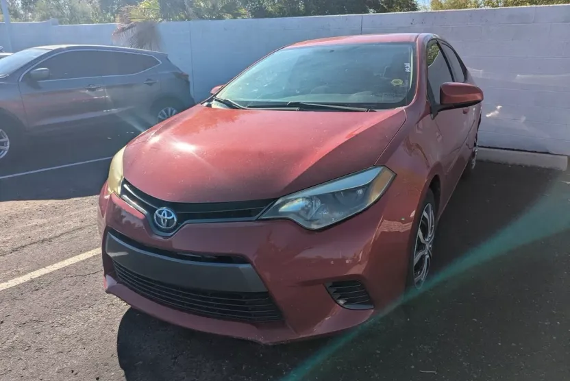 2016 Toyota Corolla LE photo 1