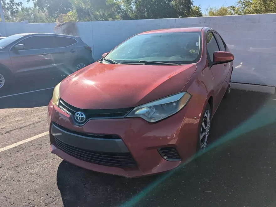 2016 Toyota Corolla LE photo 1