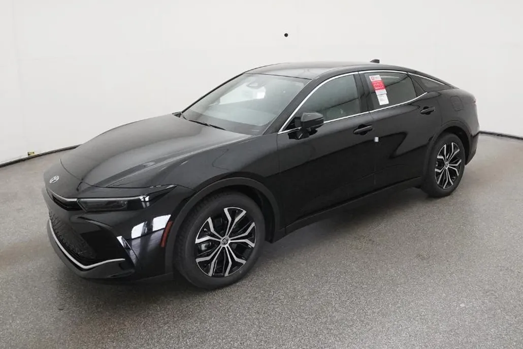 2026 Toyota Crown XLE photo 1