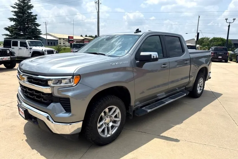 2023 Chevrolet Silverado 1500 photo 1