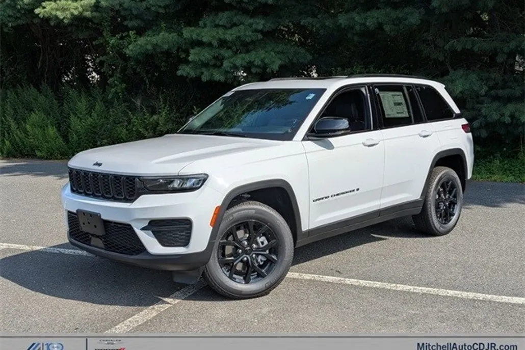 2025 Jeep Grand Cherokee Laredo photo 1