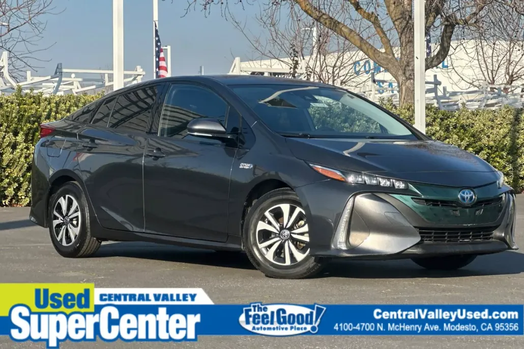 2017 Toyota Prius Prime photo 1