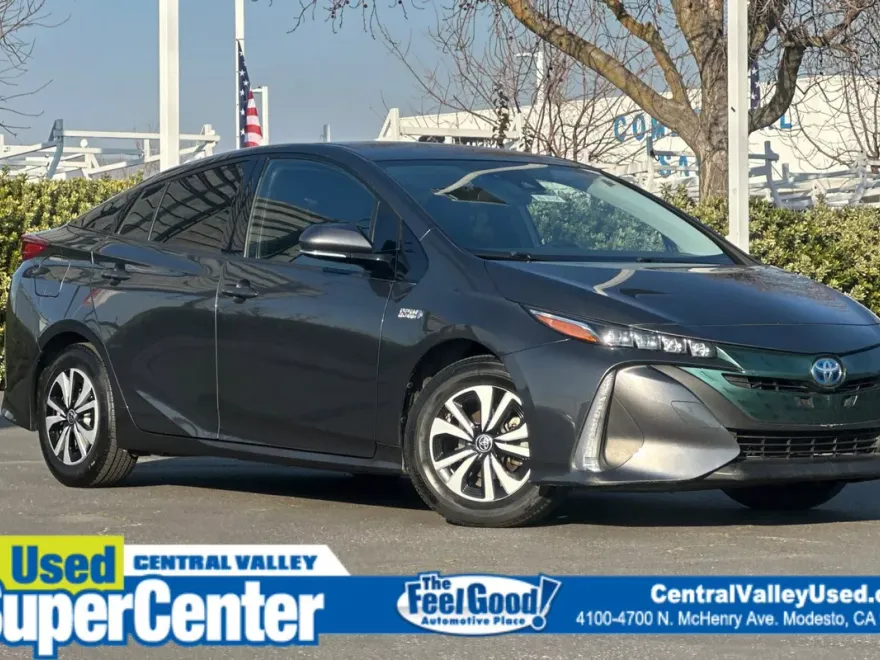 2017 Toyota Prius Prime photo 1