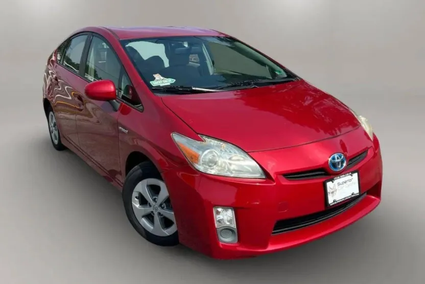2010 Toyota Prius Three photo 1