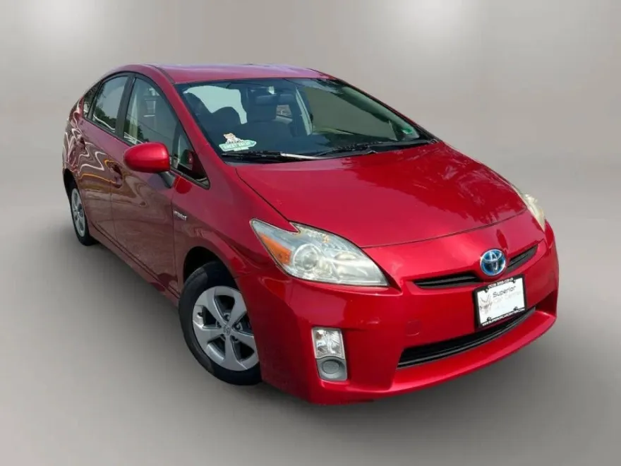 2010 Toyota Prius Three photo 1