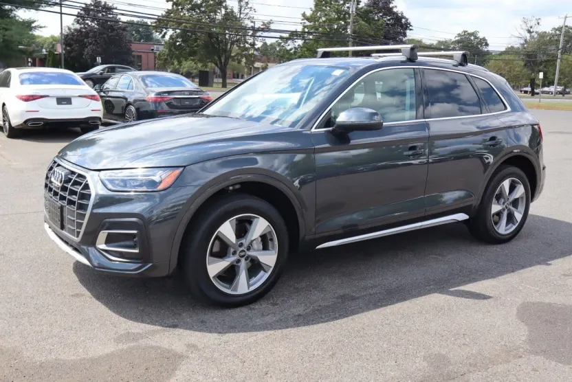 2023 Audi Q5 Premium Plus photo 1