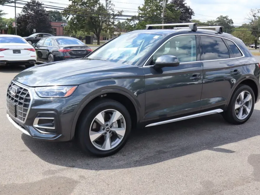 2023 Audi Q5 Premium Plus photo 1