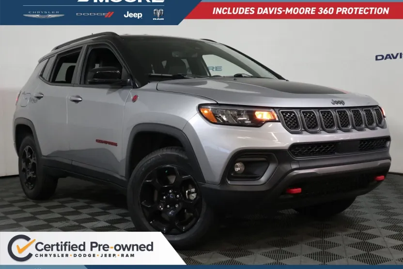 2023 Jeep Compass Trailhawk photo 1