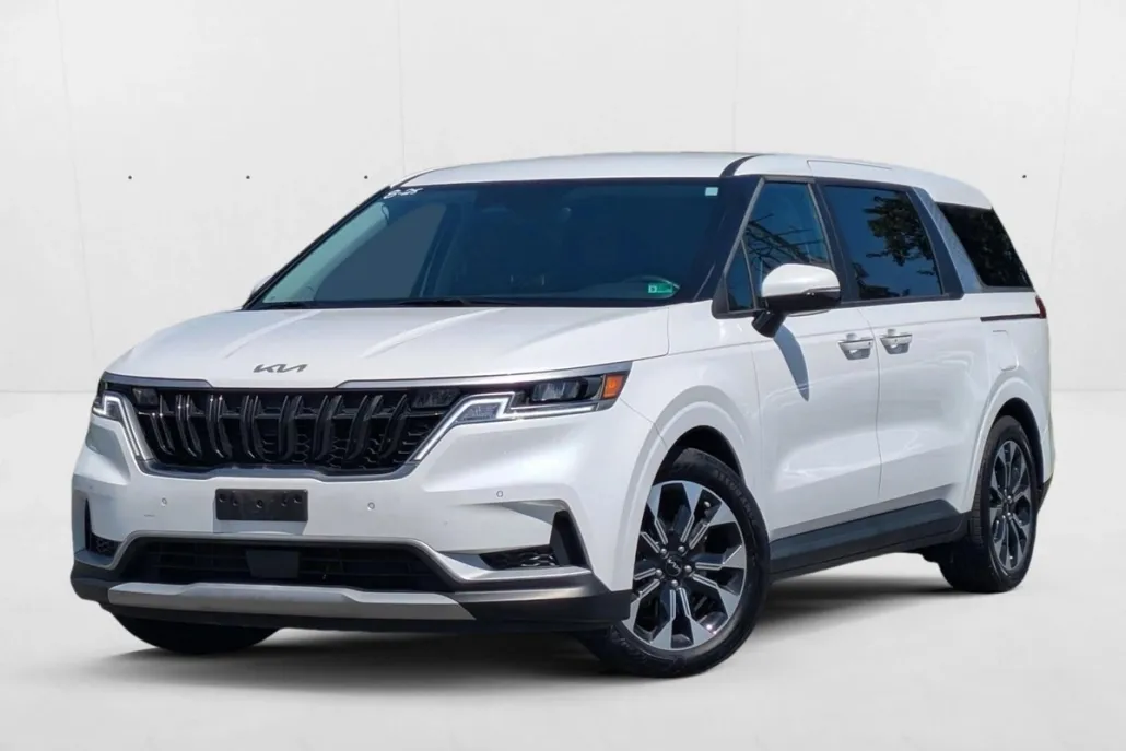 2024 Kia Carnival EX photo 1