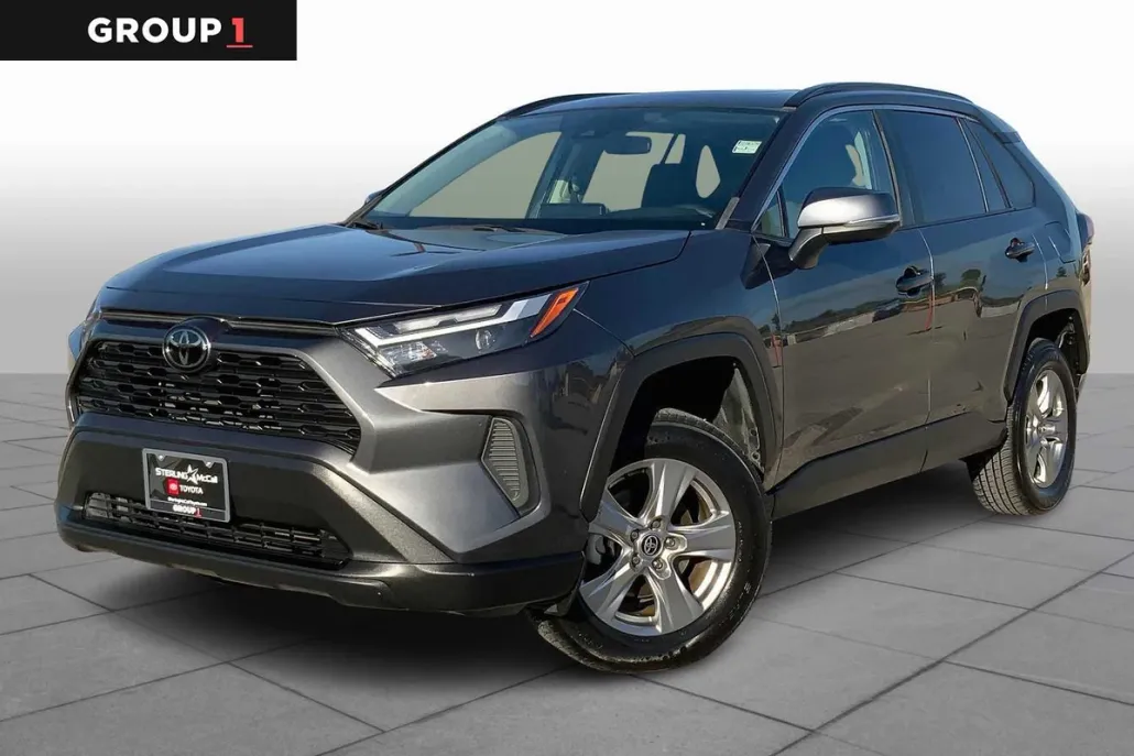 2023 Toyota RAV4 XLE photo 1