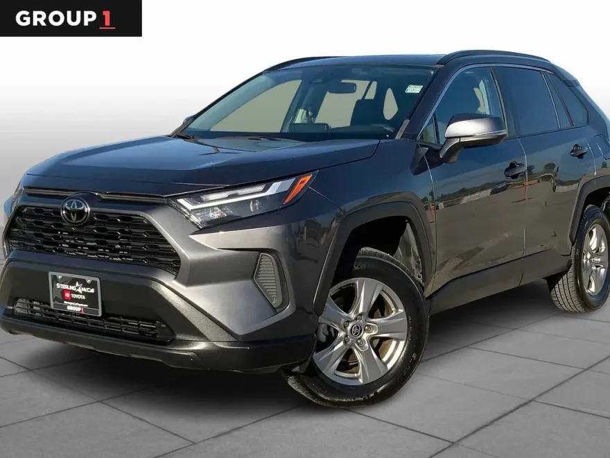 2023 Toyota RAV4 XLE photo 1