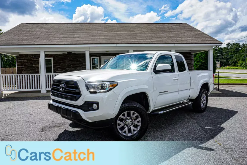 2017 Toyota Tacoma SR5 photo 1