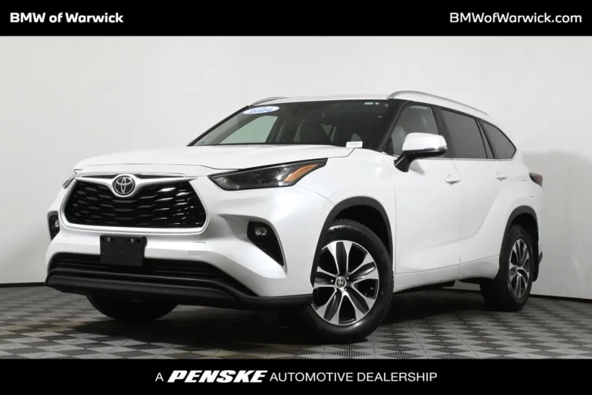 2024 Toyota Highlander XLE photo 1