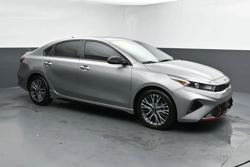 2024 Kia Forte GT-Line photo 1