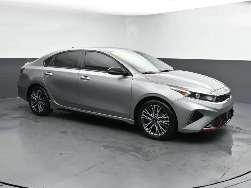 2024 Kia Forte GT-Line photo 1